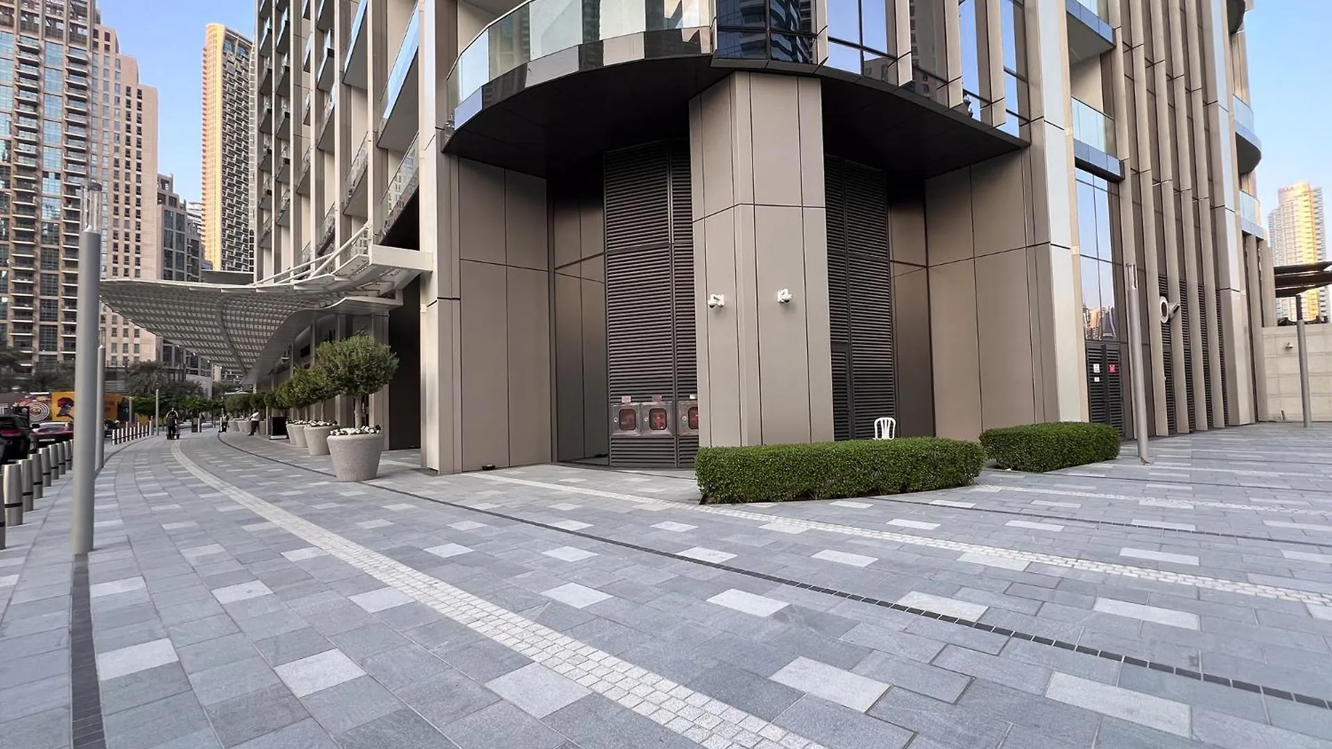 Prime Location - Full Burj Khalifa & Dancing Fountains Show - 1704 Dubai Apartment