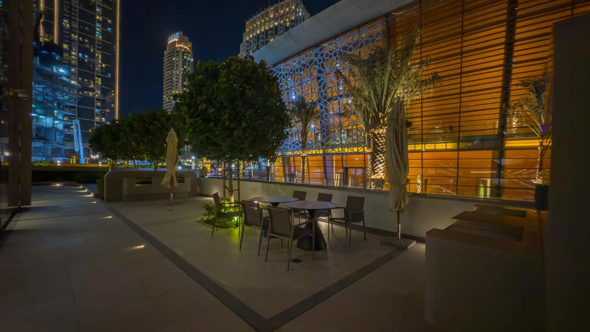 Prime Location - Full Burj Khalifa & Dancing Fountains Show - 1704 Dubai Apartment